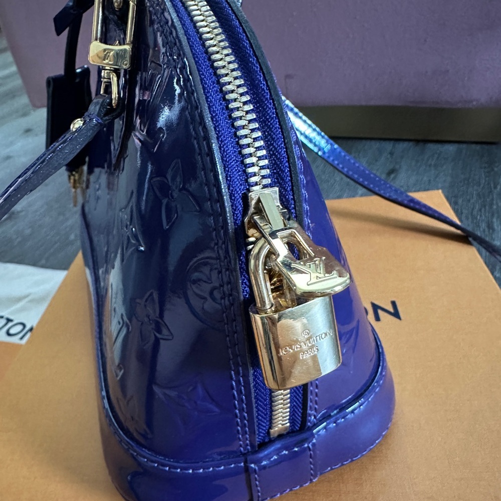 Louis Vuitton Alma BB Monogram Vernis Bag - Picture 4 of 16